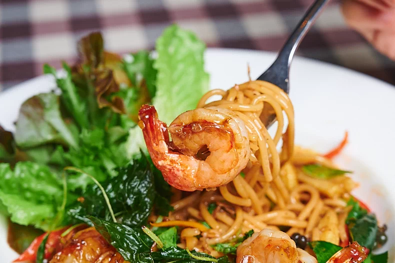 Spicy Stir-fried Spaghetti with Shrimp (Khee Mao)